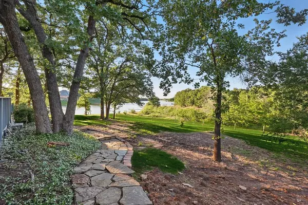 772 Lakewood Court, Highland Village, TX 75077