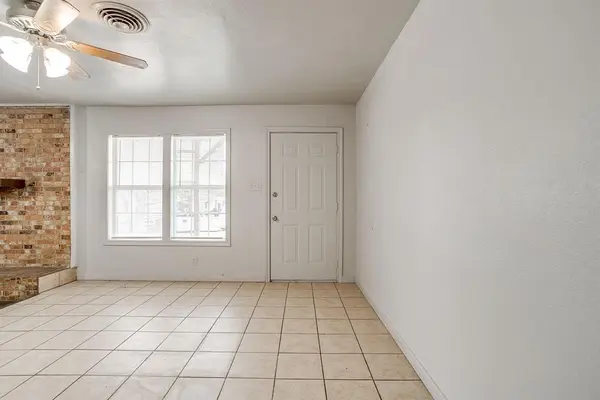 109 NE Cindy Lane, Burleson, TX 76028