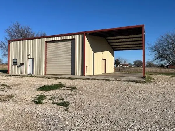 820 Tx-101, Sunset, TX 76270