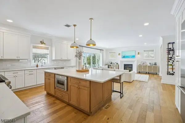 8 Fox Chase Rd, Madison Boro, NJ 07940