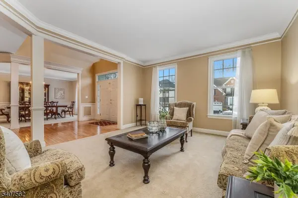 36 Crestview Dr, Clinton Twp., NJ 08809