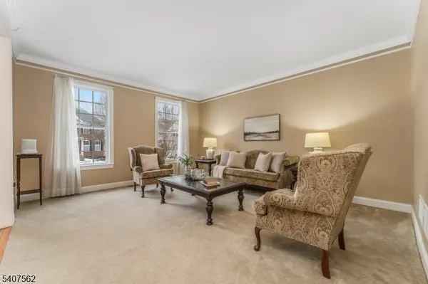 36 Crestview Dr, Clinton Twp., NJ 08809