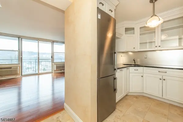 300 Main St #915, Little Falls Twp., NJ 07424