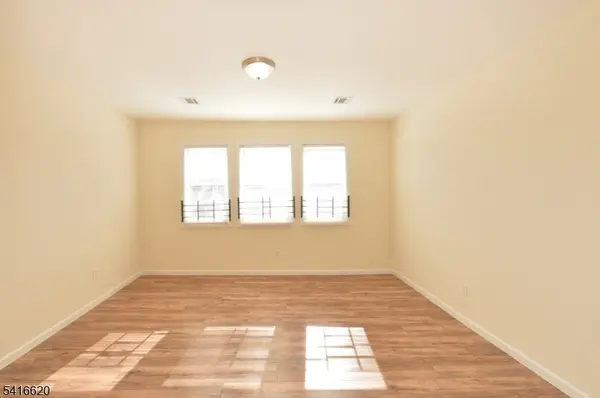 349 Osborne Ter, Newark City, NJ 07112