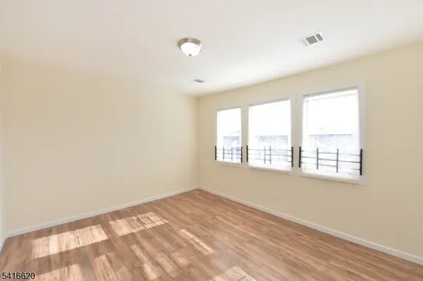 349 Osborne Ter, Newark City, NJ 07112