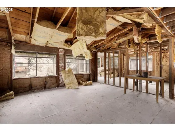 Myrtle Creek, OR 97457,195 SE MILL ST