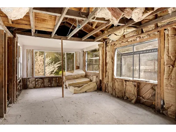 195 SE MILL ST, Myrtle Creek, OR 97457