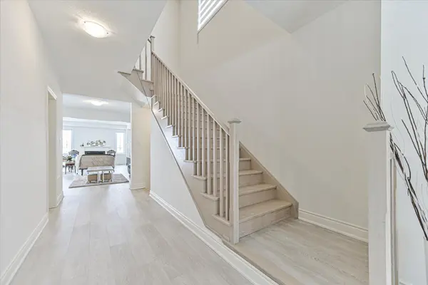 1452 Wheatcroft DR, Oshawa, ON L1L 0W5