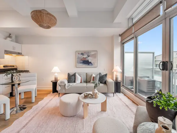 233 Carlaw AVE #811, Toronto E01, ON M4M 3N6