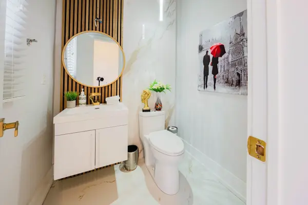 2 La Maria LN, Vaughan, ON L6A 3X2