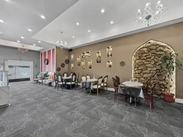 1850 Dundas ST, Mississauga, ON L4X 1L9