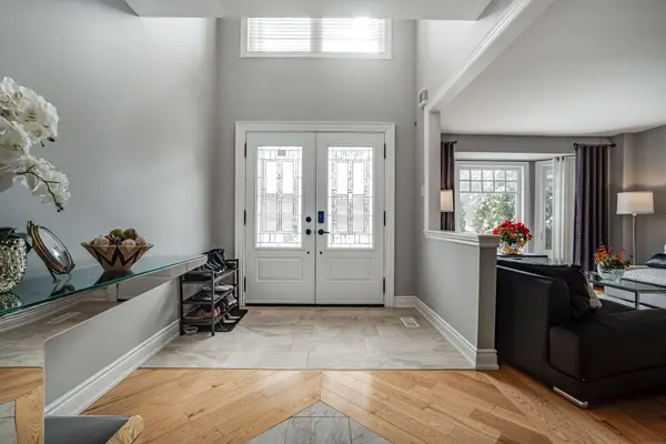 1519 Ballantrae DR, Mississauga, ON L5M 3N4