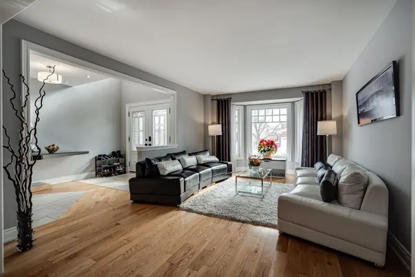 1519 Ballantrae DR, Mississauga, ON L5M 3N4