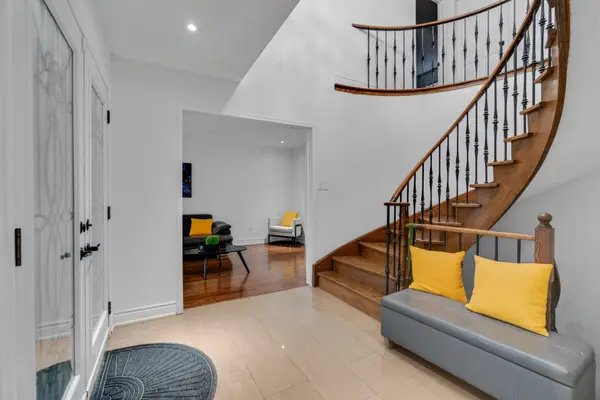 438 Ojibway TRL, Mississauga, ON L4Z 3B5