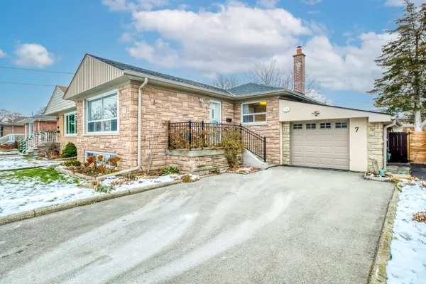7 Belgate PL, Toronto W08, ON M9C 3Y5
