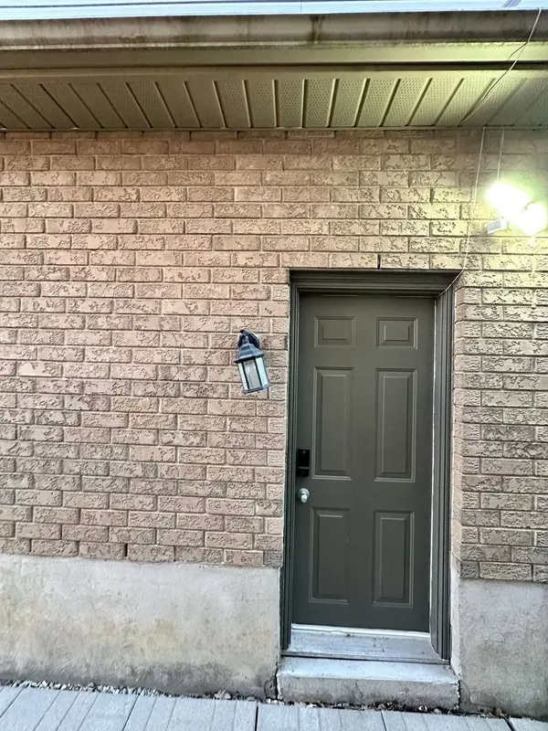 843 Brandenburg BLVD, Waterloo, ON N2T 2X6