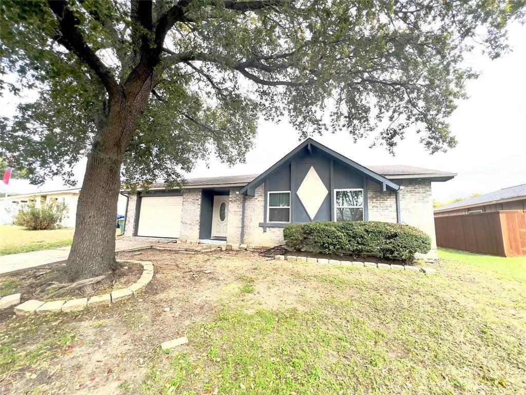 2902 Rayswood Drive, Carrollton, TX 75007
