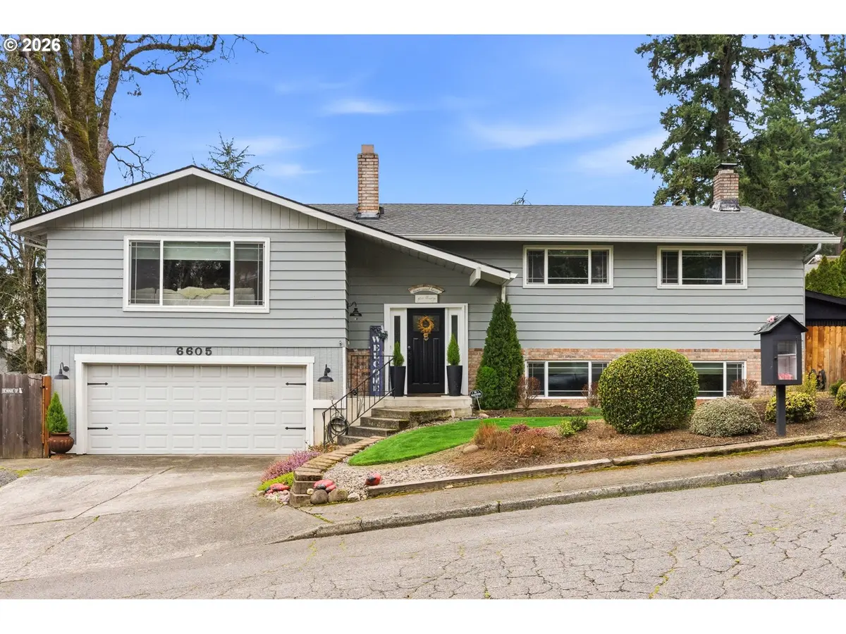 6605 PARKWAY DR, Gladstone, OR 97027