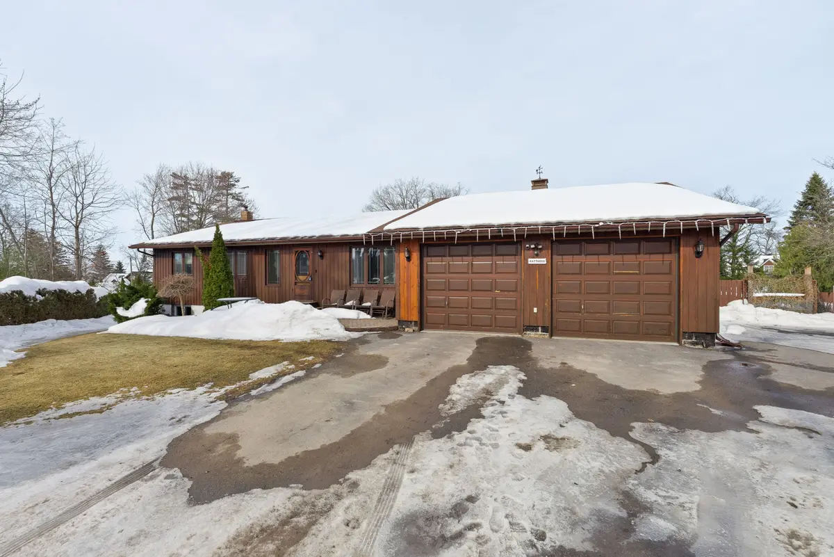 9 Teepee CT, Kawartha Lakes, ON K9V 4R6