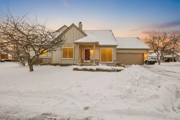 802 Red Maple LN,  Wixom,  MI 48393