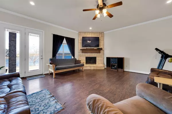 415 Breezeway Court, Cedar Hill, TX 75104