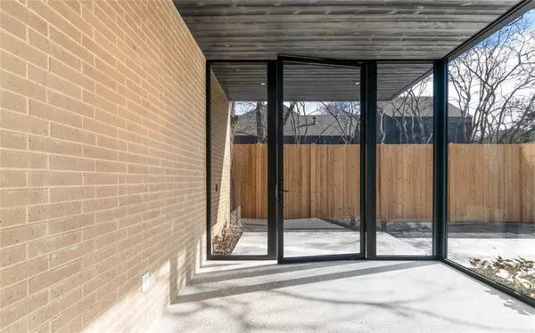 Dallas, TX 75214,6145 Llano Avenue