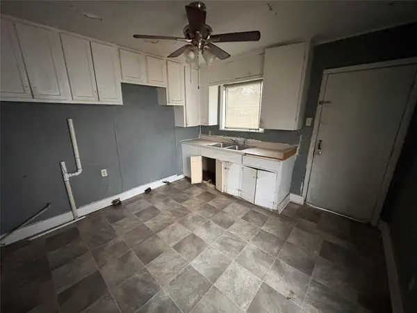 618 W 75th, Shreveport, LA 71106