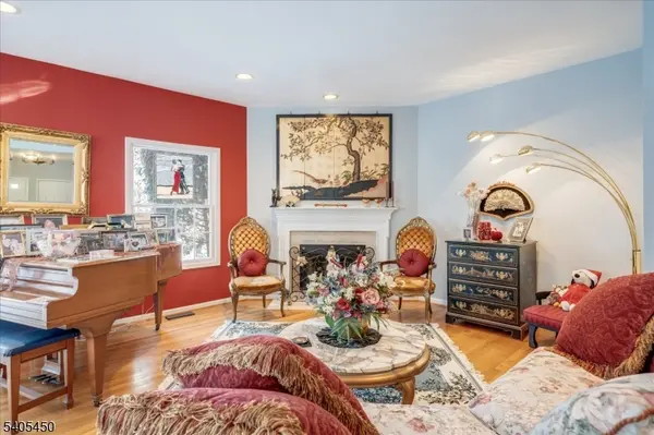 15 Paradise Pl, Roseland Boro, NJ 07068