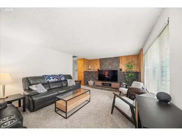 Molalla, OR 97038,708 E HEINTZ ST