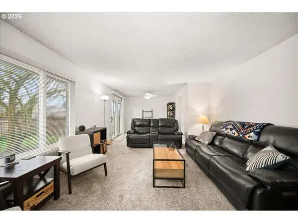 708 E HEINTZ ST, Molalla, OR 97038