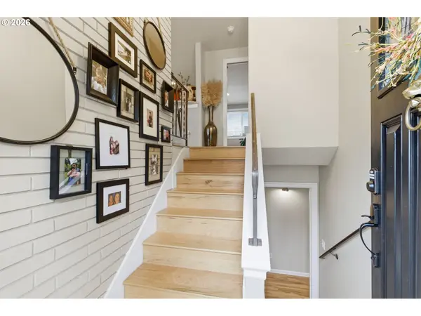 6605 PARKWAY DR, Gladstone, OR 97027