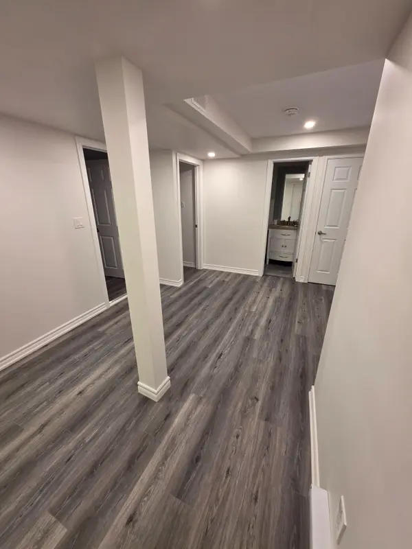 301 Seaview HTS #BSMT, East Gwillimbury, ON L9N 0S3