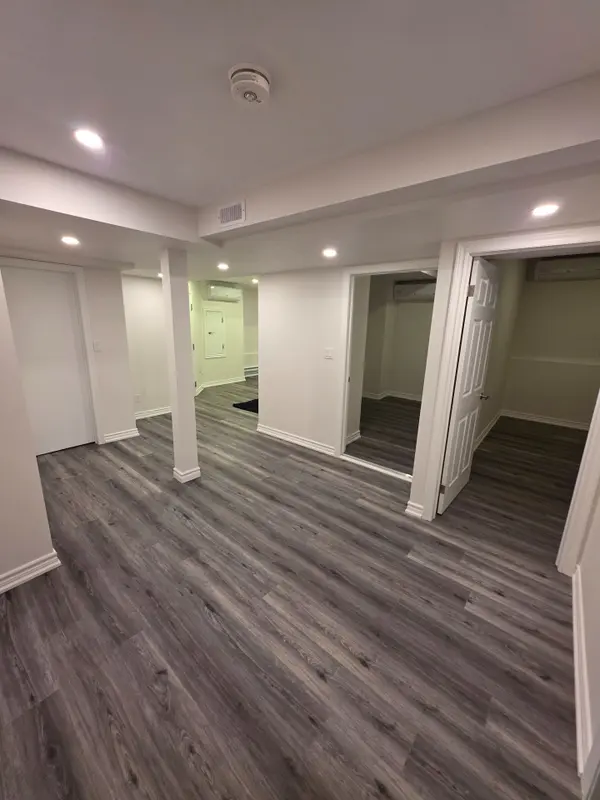 301 Seaview HTS #BSMT, East Gwillimbury, ON L9N 0S3