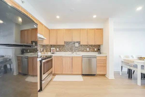 6 Dayspring CIR #2405, Brampton, ON L6P 2Z6