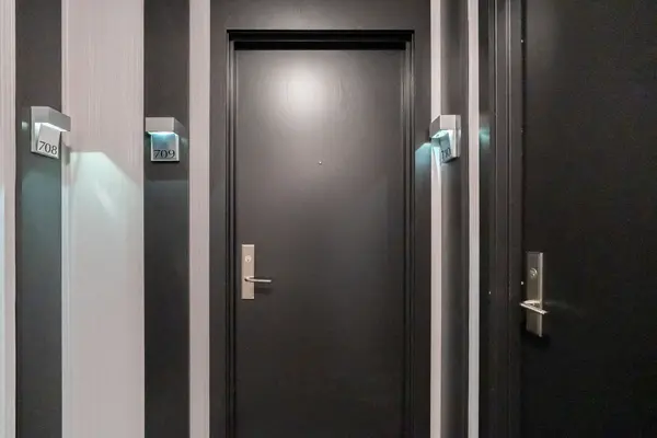 80 Absolute AVE #709, Mississauga, ON L4G 7Z3