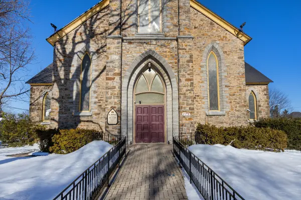 175 Stone ST S, Gananoque, ON K7G 2A2