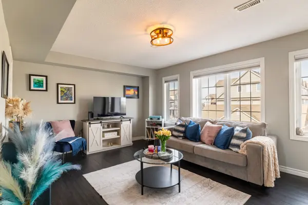 638 Woodlawn RD E #B, Guelph, ON N1E 0K4