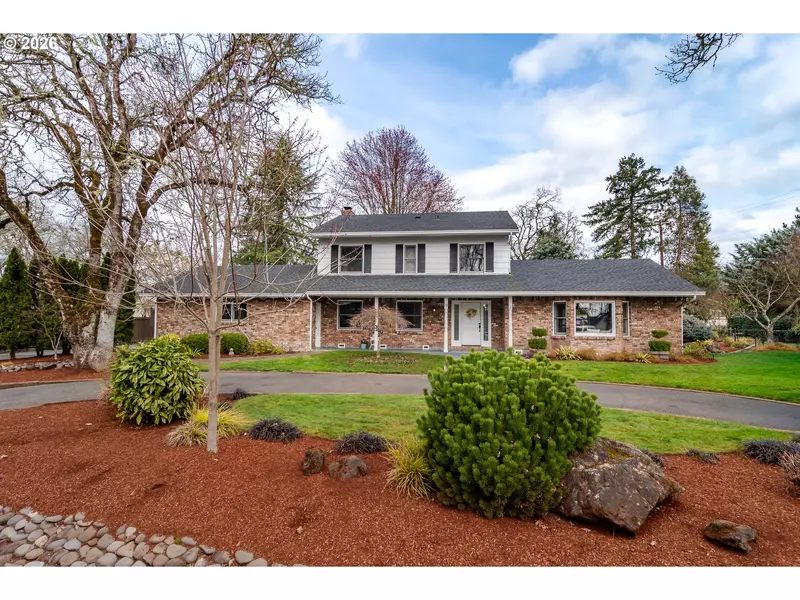 18 ROYAL OAKS DR, Roseburg, OR 97471