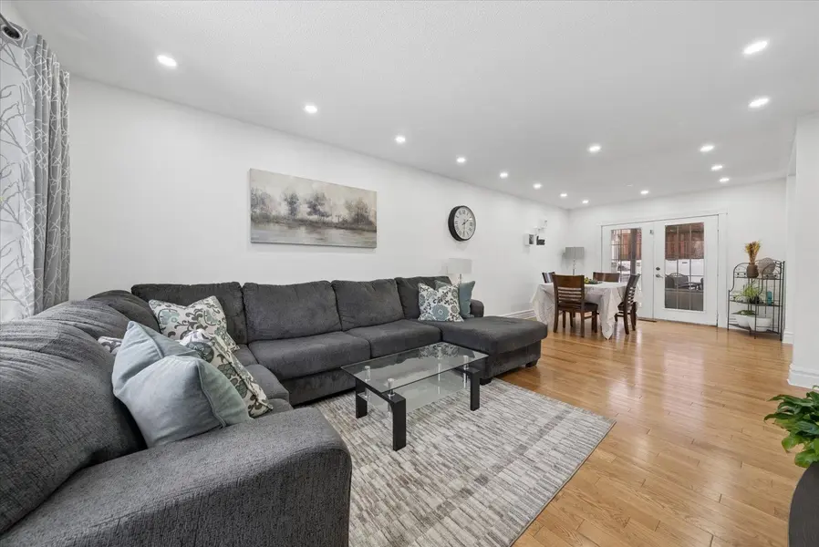 39 Baldwin LN, Barrie, ON L4N 2W2