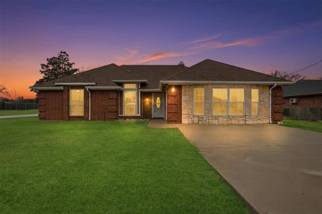 3917 Country Meadows Circle, Granbury, TX 76049