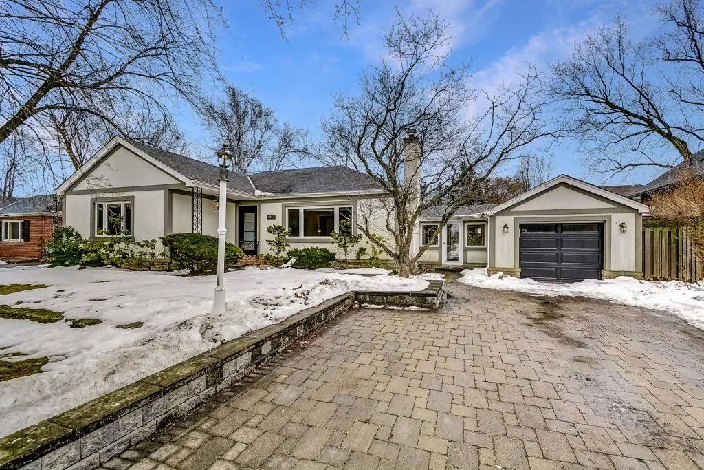 34 Oakley CT, Hamilton, ON L9G 1T5