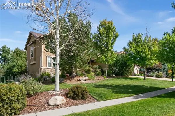 9331 Stoneglen DR, Colorado Springs, CO 80920