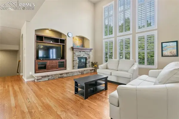 9331 Stoneglen DR, Colorado Springs, CO 80920