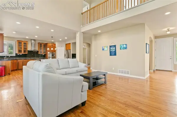 9331 Stoneglen DR, Colorado Springs, CO 80920