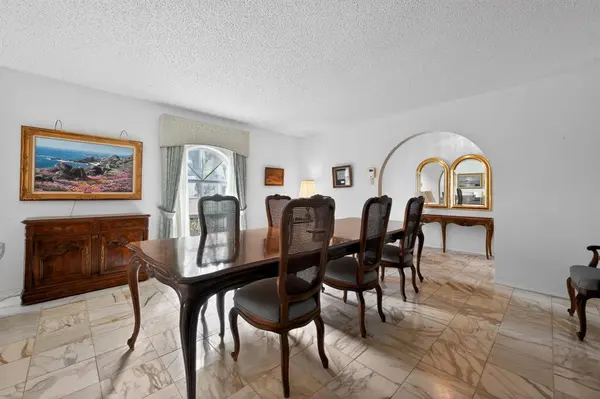 704 Castlewood Lane, Arlington, TX 76012