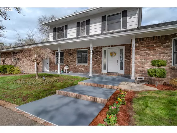 Roseburg, OR 97471,18 ROYAL OAKS DR