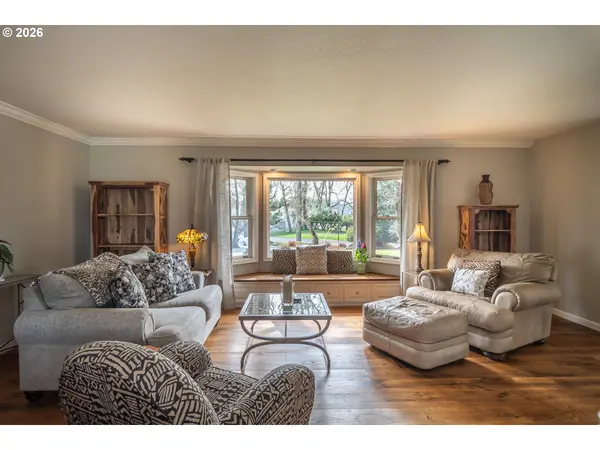 18 ROYAL OAKS DR, Roseburg, OR 97471