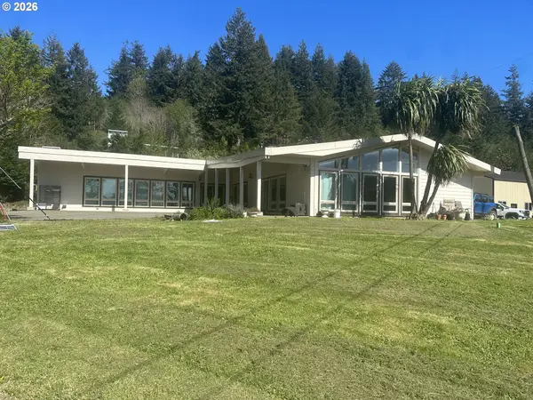 North Bend, OR 97459,94475 Golf Course LN