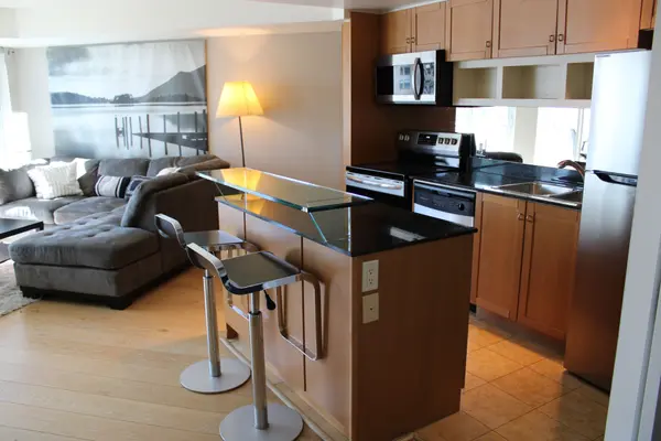 8 York ST #611, Toronto C01, ON M5J 2Y2