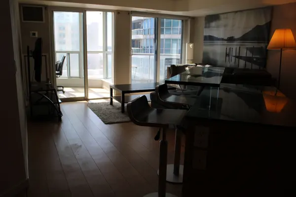 8 York ST #611, Toronto C01, ON M5J 2Y2